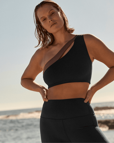 Woman in La Playa top in Stormy / Jet paired with super moves tight in jet