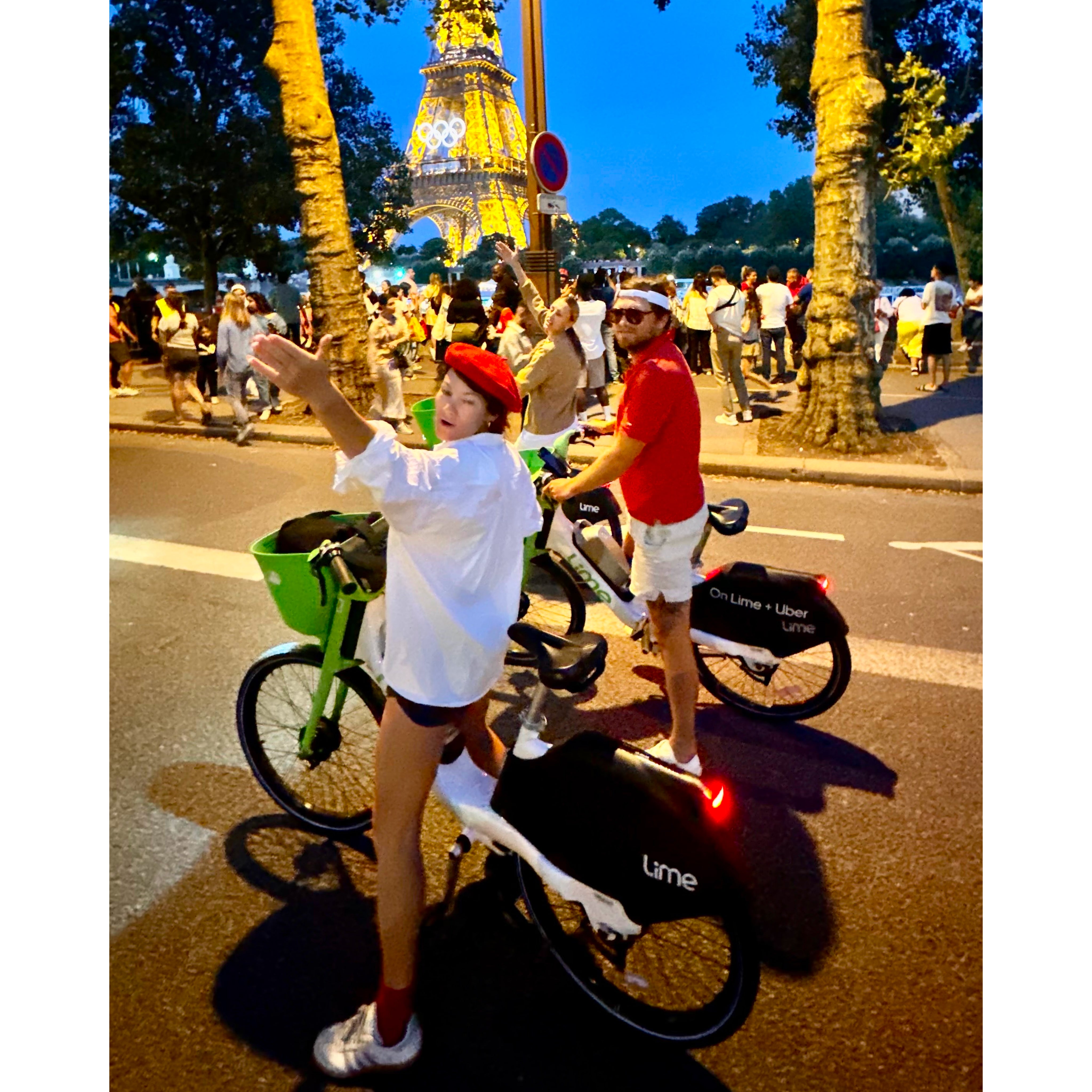 Laura Low Ah Kee biking in Paris