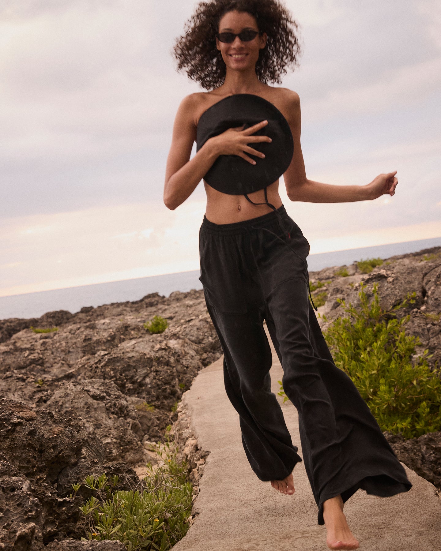 Woman in Playaway Pant in Jet