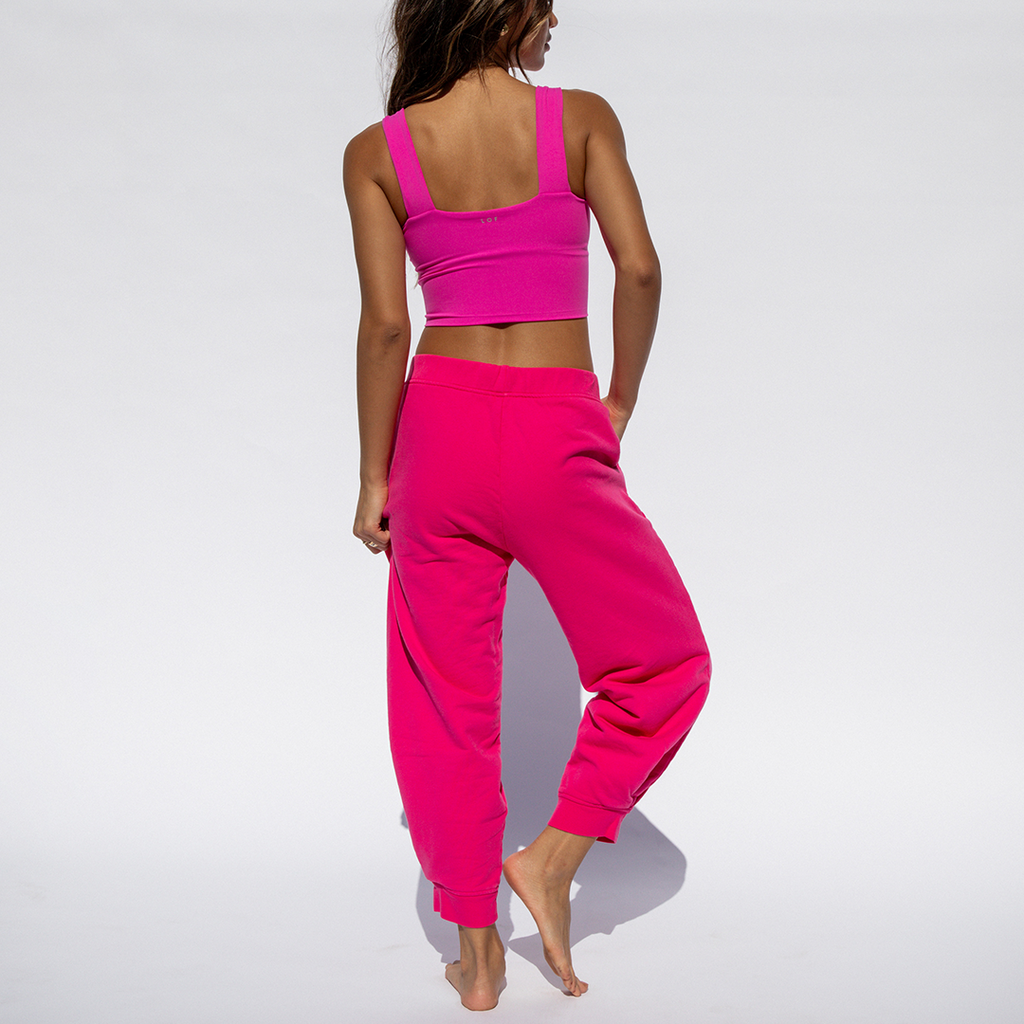 What Goes Well With Pink Sweatpants? – solowomen