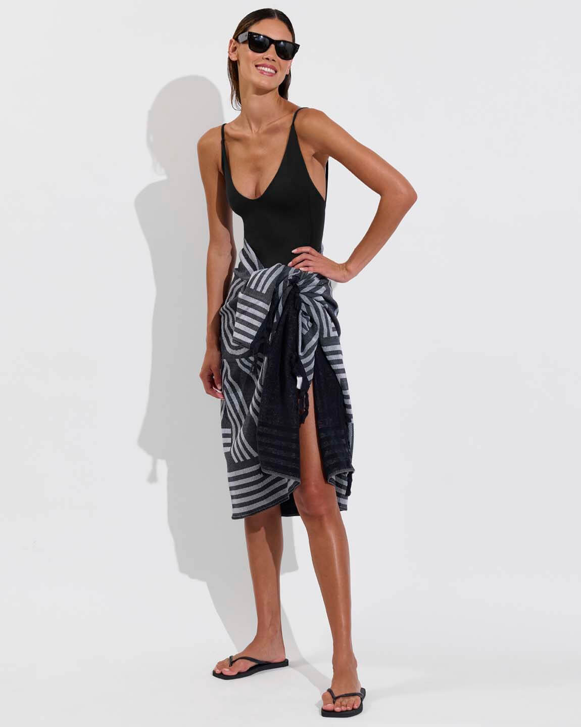 Pool Towel - Black Turkish Cotton Pool Towel – Left On Friday Canada