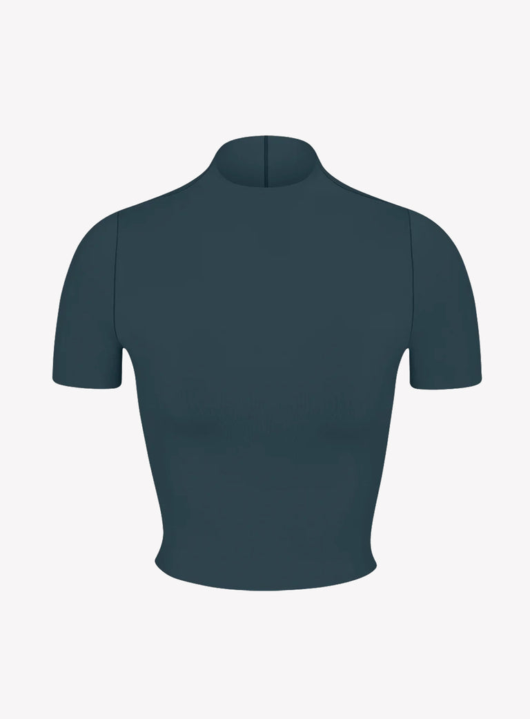 Made for rallies under long days of sun. Breathable, sleek, and sun-ready.